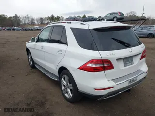 2014 Mercedes-Benz M-Class ML 350 with VIN 4JGDA5HB0EA395974, listed as a IAAI auction lot 41652743 with 116,822 mi miles. Bid and sale history available at carsss.com. Image 3.