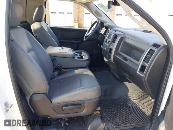 2018 Ram 1500 Tradesman с VIN 3C6JR7AGXJG210530, выставлен на аукционе IAAI как лот 42522902 с пробегом 83 546 миль миль и . История ставок и продаж доступна на DreamBid. Изображение 5.