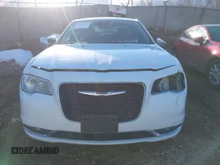 2018 Chrysler 300 Limited with VIN 2C3CCAKG1JH296670, listed as a IAAI auction lot 41691911 with 121,508 mi miles. Bid and sale history available at carsss.com. Image 12.