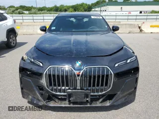 2025 BMW 7 Series 740i xDrive with VIN WBA33EH07SCU55254, listed as a Copart auction lot 62841015 with 4,314 mi miles and Clean title. Bid and sale history available at DreamBid. Image 5.