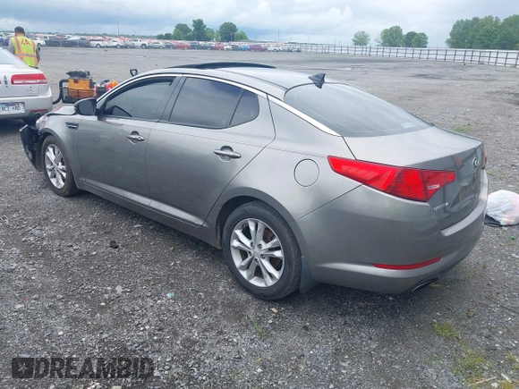 2013 Kia Optima EX z VIN 5XXGN4A78DG196728, wystawiony jako IAAI lot #42242303 z przebiegiem 164 448 mil mil oraz . Historia ofert i sprzedaży dostępna na DreamBid. Obrazek 3.