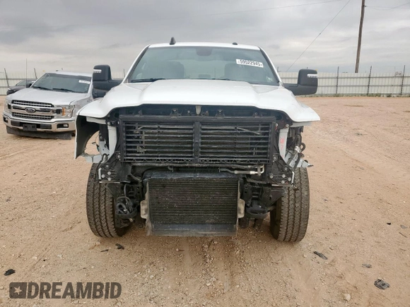 2024 Ram 2500 Big Horn z VIN 3C6UR5DL5RG233994, wystawiony jako Copart lot #59522945 z przebiegiem 21 239 mil mil oraz Szkoda całkowita • Salvage title. Historia ofert i sprzedaży dostępna na DreamBid. Obrazek 5.