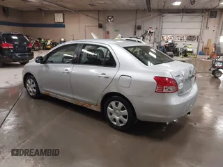 2008 Toyota Yaris z VIN JTDBT923884038527, wystawiony jako IAAI lot #42059011 z przebiegiem 232 431 mil mil oraz . Historia ofert i sprzedaży dostępna na DreamBid. Obrazek 3.
