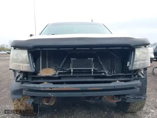 2011 Chevrolet Avalanche LT with VIN 3GNTKFE39BG212642, listed as a IAAI auction lot 41951335 with 221,950 mi miles. Bid and sale history available at carsss.com. Image 6.