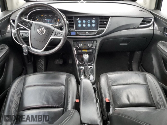 2020 Buick Encore Essence z VIN KL4CJGSB6LB044234, wystawiony jako Copart lot #48580445 z przebiegiem 94 654 mil mil oraz Szkody całkowita. Historia ofert i sprzedaży dostępna na DreamBid. Obrazek 8.