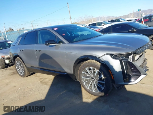 2024 Cadillac LYRIQ Sport z VIN 1GYKPTRL7RZ110193, wystawiony jako IAAI lot #41681140 z przebiegiem 14 218 mil mil oraz . Historia ofert i sprzedaży dostępna na DreamBid. Obrazek 13.
