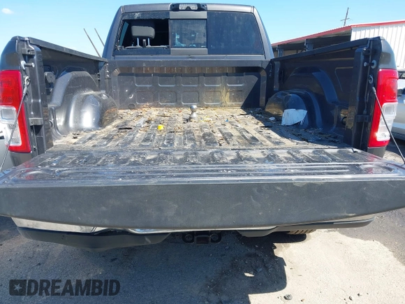 2024 Ram 2500 Tradesman z VIN 3C6UR5CL9RG245485, wystawiony jako IAAI lot #41724661 z przebiegiem 29 445 mil mil oraz . Historia ofert i sprzedaży dostępna na DreamBid. Obrazek 8.