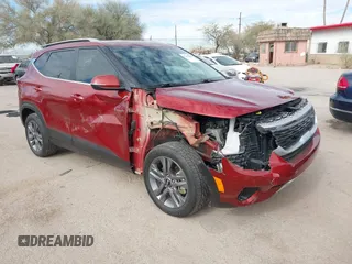 2021 Kia Seltos S z VIN KNDEUCAA4M7159457, wystawiony jako IAAI lot #41251845 z przebiegiem 54 522 mil mil oraz . Historia ofert i sprzedaży dostępna na DreamBid. Obrazek 1.