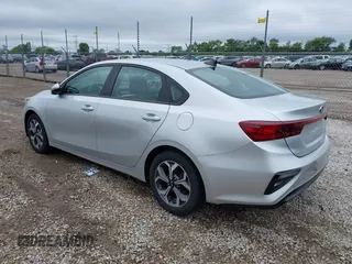 2021 Kia Forte FE z VIN 3KPF24AD6ME286740, wystawiony jako IAAI lot #40040318 z przebiegiem 60 179 mil mil oraz . Historia ofert i sprzedaży dostępna na DreamBid. Obrazek 3.