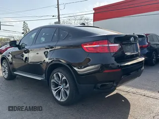 2013 BMW X6 xDrive50i z VIN 5UXFG8C54DL591836, wystawiony jako Copart lot #55171145 z przebiegiem 67 178 mil mil oraz Czysty tytuł • Clean title. Historia ofert i sprzedaży dostępna na DreamBid. Obrazek 3.