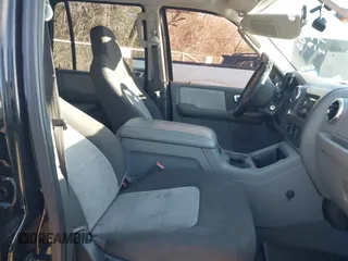 2006 Ford Expedition Special Service with VIN 1FMPU15566LA84616, listed as a IAAI auction lot 41303202 with 372,508 mi miles. Bid and sale history available at carsss.com. Image 5.
