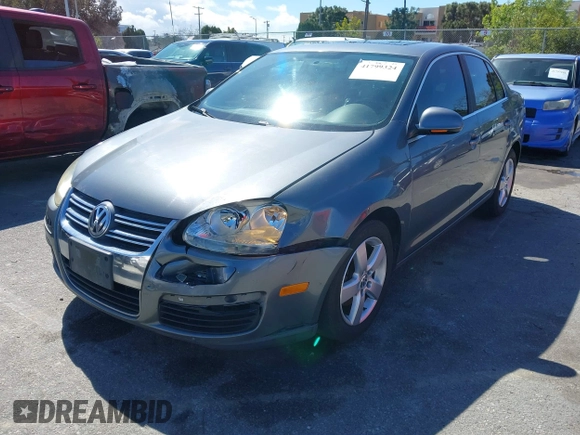 2008 Volkswagen Jetta SE with VIN 3VWRZ71K58M082108, listed as a IAAI auction lot 41799324 with 184,055 mi miles and . Bid and sale history available at DreamBid. Image 2.