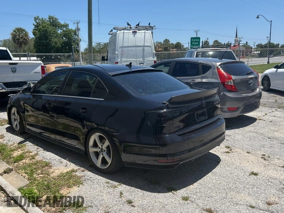 2017 Volkswagen Jetta GLI z VIN 3VW5T7AJ9HM330125, wystawiony jako Copart lot #57632155 z przebiegiem 103 949 mil mil oraz Czysty tytuł • Clean title. Historia ofert i sprzedaży dostępna na DreamBid. Obrazek 3.