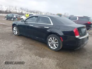 2017 Chrysler 300 C z VIN 2C3CCAKG5HH637501, wystawiony jako IAAI lot #41697791 z przebiegiem 110 299 mil mil oraz . Historia ofert i sprzedaży dostępna na DreamBid. Obrazek 3.