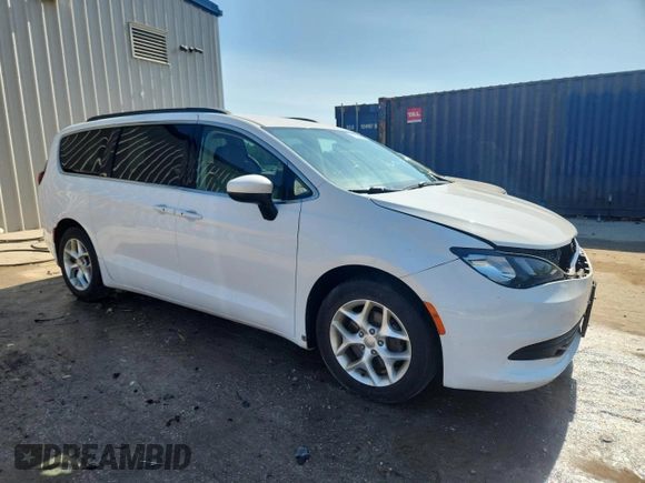 2018 Chrysler Pacifica Touring with VIN 2C4RC1DG0JR168076, listed as a Copart auction lot 62924895 with 125,767 mi miles and Clean title. Bid and sale history available at DreamBid. Image 4.