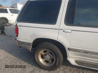 1998 Ford Explorer XLT z VIN 1FMZU32P9WZC01127, wystawiony jako IAAI lot #42310558 z przebiegiem Nie podano mil oraz . Historia ofert i sprzedaży dostępna na DreamBid. Obrazek 12.