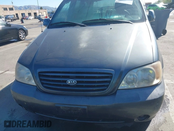 2002 Kia Sedona LX with VIN KNDUP131826297204, listed as a IAAI auction lot 41510393 with 136,337 mi miles. Bid and sale history available at carsss.com. Image 6.