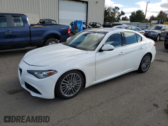 2017 Alfa Romeo Giulia Ti z VIN ZARFAECN2H7543175, wystawiony jako Copart lot #75932224 z przebiegiem 77 579 mil mil oraz Szkody całkowita. Historia ofert i sprzedaży dostępna na DreamBid. Obrazek 1.
