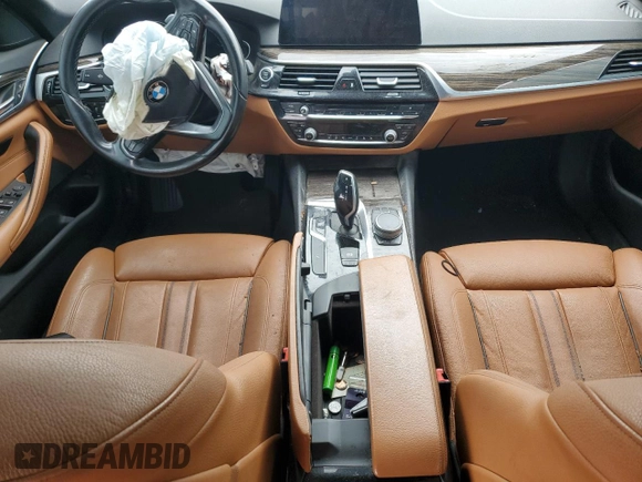 2019 BMW 5 Series 530i z VIN WBAJA5C56KBX86395, wystawiony jako Copart lot #59395825 z przebiegiem Nie podano mil oraz Szkoda całkowita • Salvage title. Historia ofert i sprzedaży dostępna na DreamBid. Obrazek 8.