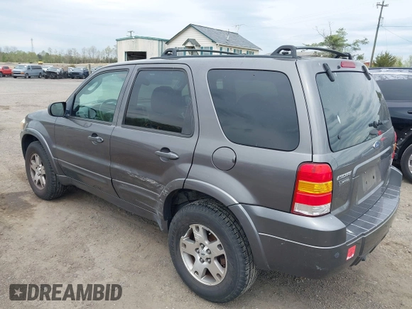 2005 Ford Escape Limited with VIN 1FMYU94155KB76337, listed as a IAAI auction lot 42006729 with 170,526 mi miles. Bid and sale history available at carsss.com. Image 3.