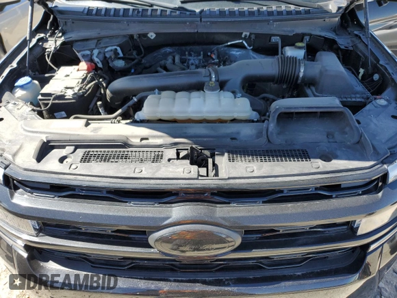2024 Ford Expedition Max XLT z VIN 1FMJK1J89REA18081, wystawiony jako Copart lot #50258155 z przebiegiem 30 838 mil mil oraz Szkoda całkowita • Salvage title. Historia ofert i sprzedaży dostępna na DreamBid. Obrazek 12.