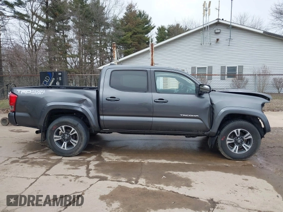 2017 Toyota Tacoma SR5 with VIN 3TMCZ5AN3HM113332, listed as a IAAI auction lot 41757467 with 199,846 mi miles. Bid and sale history available at carsss.com. Image 14.