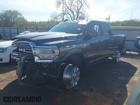 2020 Ram 2500 Laramie z VIN 3C6UR5FL0LG230960, wystawiony jako IAAI lot #42029886 z przebiegiem 61 544 mil mil oraz . Historia ofert i sprzedaży dostępna na DreamBid. Obrazek 16.
