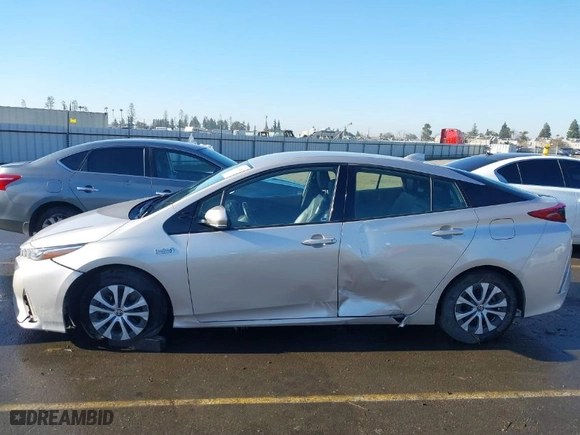 2020 Toyota Prius Prime LE with VIN JTDKARFP8L3148303, listed as a IAAI auction lot 41318465 with NaN miles. Bid and sale history available at carsss.com. Image 14.