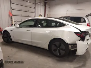 2019 Tesla Model 3 Mid Range z VIN 5YJ3E1EA5KF317542, wystawiony jako IAAI lot #42050461 z przebiegiem 55 054 mil mil oraz . Historia ofert i sprzedaży dostępna na DreamBid. Obrazek 15.