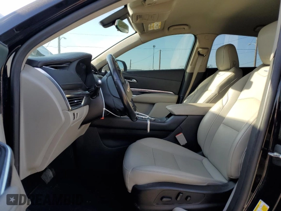 2019 Cadillac XT4 FWD Luxury z VIN 1GYAZAR42KF116087, wystawiony jako Copart lot #50231165 z przebiegiem 69 091 mil mil oraz Szkoda całkowita • Salvage title. Historia ofert i sprzedaży dostępna na DreamBid. Obrazek 7.