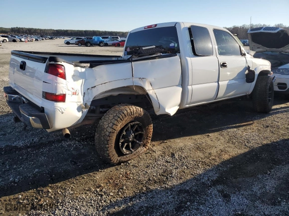 2000 Chevrolet Silverado 1500 LS with VIN 2GCEK19T9Y1280987, listed as a Copart auction lot 84742184 with 0 mi miles and Salvage Title. Bid and sale history available at carsss.com. Image 3.