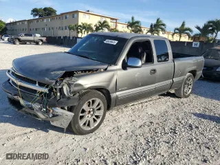 2001 Chevrolet Silverado 1500 LS with VIN 2GCEC19T111250885, listed as a Copart auction lot 46539635 with 0 mi miles and Salvage Title. Bid and sale history available at carsss.com. Image 1.