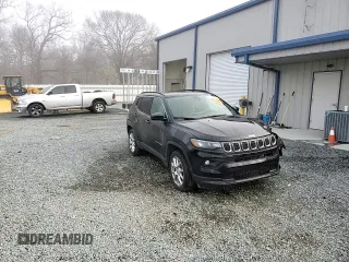 2024 Jeep Compass Latitude Lux with VIN 3C4NJDFN4RT583671, listed as a Copart auction lot 43194835 with 20,124 mi miles and Salvage title. Bid and sale history available at DreamBid. Image 12.