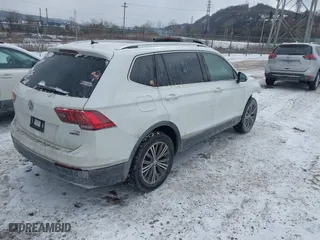 2018 Volkswagen Tiguan SEL with VIN 3VV2B7AX6JM061232, listed as a IAAI auction lot 41456802 with 114,489 mi miles. Bid and sale history available at carsss.com. Image 4.