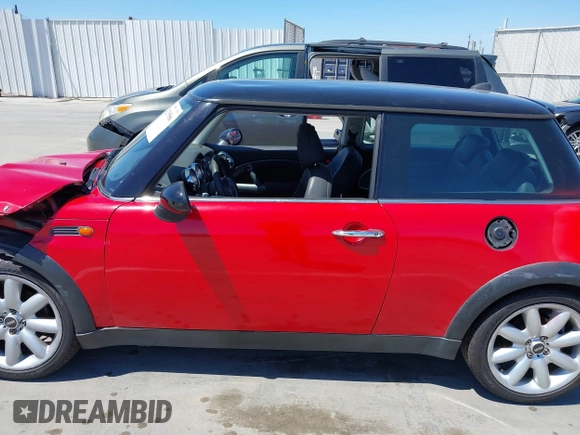 2005 MINI Hardtop z VIN WMWRC33485TJ65604, wystawiony jako IAAI lot #42239566 z przebiegiem 145 149 mil mil oraz . Historia ofert i sprzedaży dostępna na DreamBid. Obrazek 14.
