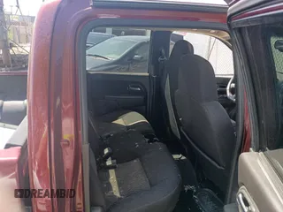 2008 Chevrolet Colorado z VIN 1GCDT43E188219182, wystawiony jako Copart lot #54735315 z przebiegiem 140 622 mil mil oraz Czysty tytuł • Clean title. Historia ofert i sprzedaży dostępna na DreamBid. Obrazek 6.