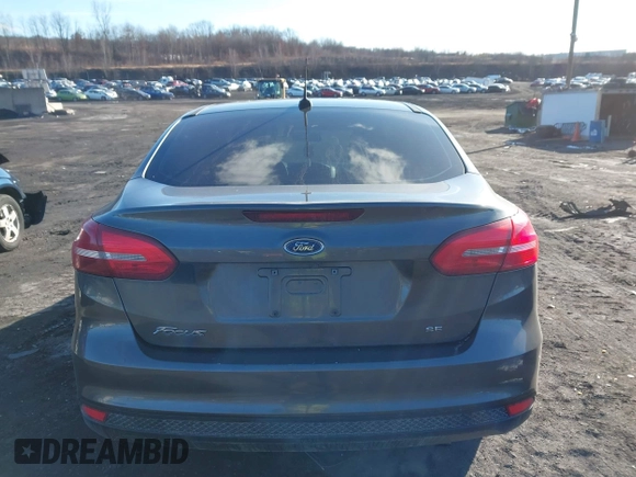 2018 Ford Focus SE z VIN 1FADP3F2XJL295508, wystawiony jako IAAI lot #41608216 z przebiegiem 89 696 mil mil oraz . Historia ofert i sprzedaży dostępna na DreamBid. Obrazek 16.