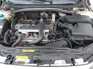 2001 Volvo V70 with VIN YV1SW58D211021451, listed as a IAAI auction lot 41705840 with 177,711 mi miles. Bid and sale history available at carsss.com. Image 10.