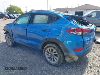 2017 Hyundai Tucson SE with VIN KM8J3CA40HU497758, listed as a IAAI auction lot 40387586 with 118,800 mi miles. Bid and sale history available at carsss.com. Image 3.