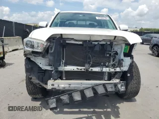 2017 Toyota Tacoma SR5 z VIN 5TFCZ5AN2HX113588, wystawiony jako Copart lot #57992705 z przebiegiem 55 333 mil mil oraz Nie do naprawy • Non repairable. Historia ofert i sprzedaży dostępna na DreamBid. Obrazek 5.