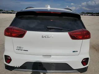 2022 Kia Niro Touring SE with VIN KNDCC3LC8N5532988, listed as a Copart auction lot 68853564 with 13,535 mi miles and Salvage Title. Bid and sale history available at carsss.com. Image 6.