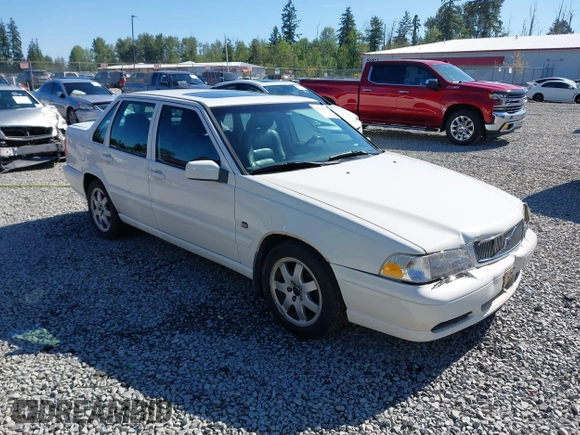 2000 Volvo S70 z VIN YV1LS56D4Y2651849, wystawiony jako IAAI lot #42246127 z przebiegiem 153 319 mil mil oraz . Historia ofert i sprzedaży dostępna na DreamBid. Obrazek 1.