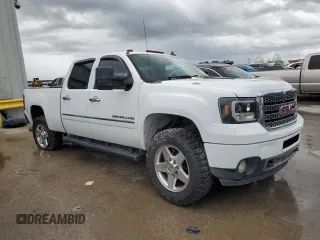 2011 GMC Sierra 3500HD DRW Denali z VIN 1GT426C84BF248011, wystawiony jako Copart lot #60469315 z przebiegiem 297 437 mil mil oraz Szkoda całkowita • Salvage title. Historia ofert i sprzedaży dostępna na DreamBid. Obrazek 4.