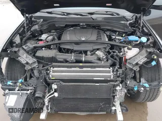 2023 Maserati Grecale Modena z VIN ZN682AVM6P7413121, wystawiony jako IAAI lot #42092049 z przebiegiem 8 132 mil mil oraz . Historia ofert i sprzedaży dostępna na DreamBid. Obrazek 10.