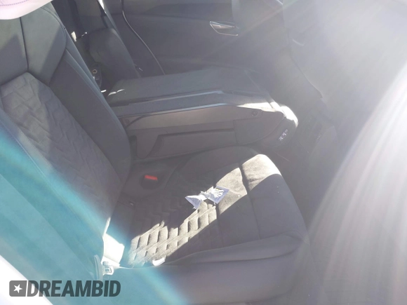 2024 Audi e-tron GT Premium Plus z VIN WAUFJBFW6R7004635, wystawiony jako IAAI lot #41409251 z przebiegiem 7718 mil mil oraz . Historia ofert i sprzedaży dostępna na DreamBid. Obrazek 8.