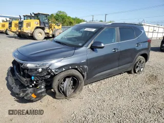 2022 Kia Seltos S z VIN KNDEUCAA1N7304259, wystawiony jako Copart lot #55356995 z przebiegiem 31 549 mil mil oraz Szkoda całkowita • Salvage title. Historia ofert i sprzedaży dostępna na DreamBid. Obrazek 1.