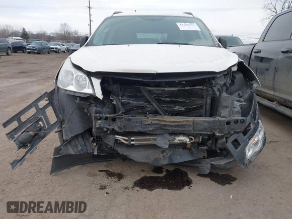 2012 Chevrolet Traverse LS z VIN 1GNKREED8CJ373705, wystawiony jako IAAI lot #41172553 z przebiegiem 101 410 mil mil oraz . Historia ofert i sprzedaży dostępna na DreamBid. Obrazek 6.