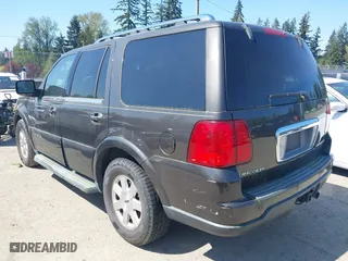 2005 Lincoln Navigator Luxury with VIN 5LMFU27535LJ04900, listed as a IAAI auction lot 42050316 with 293,904 mi miles. Bid and sale history available at carsss.com. Image 3.