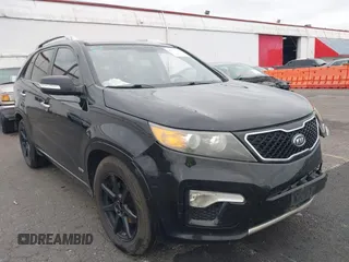 2012 Kia Sorento SX z VIN 5XYKWDA26CG192537, wystawiony jako IAAI lot #40377213 z przebiegiem 182 044 mil mil oraz . Historia ofert i sprzedaży dostępna na DreamBid. Obrazek 1.