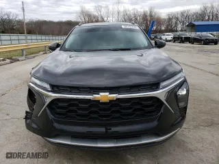 2025 Chevrolet Trax LT with VIN KL77LHEP2SC043442, listed as a Copart auction lot 89102835 with 2,222 mi miles and Salvage Title. Bid and sale history available at carsss.com. Image 5.